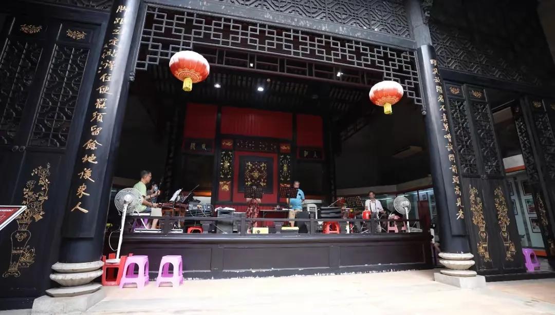 The Cantonese opera trend behind the Cantonese mantra: the code and crisis of cultural inheritance
