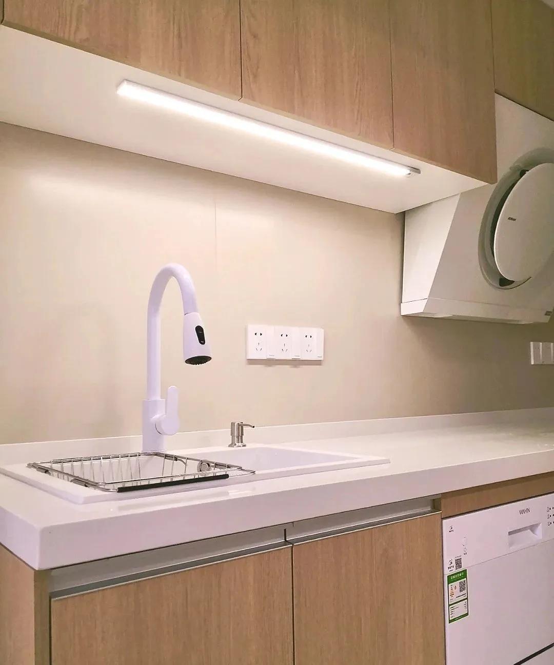 I know that every kitchen must be installed, but I always ignore it. After moving in, my elders praised me for being so good at it!