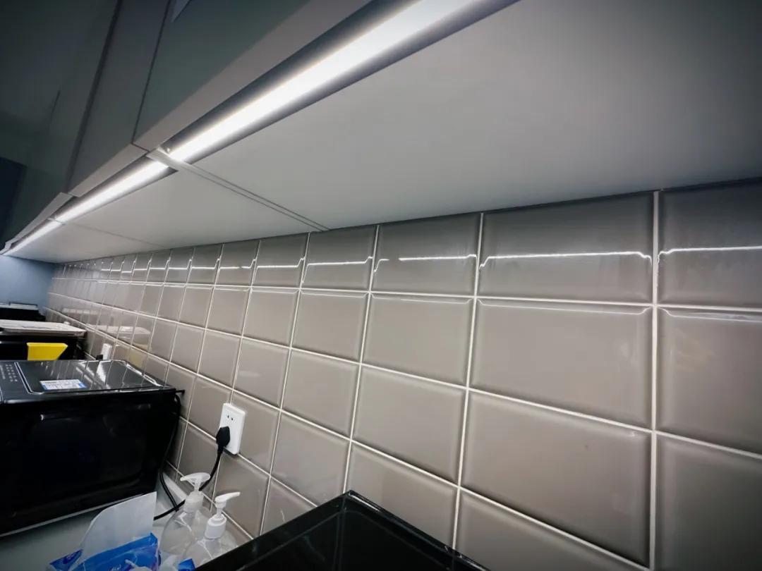 I know that every kitchen must be installed, but I always ignore it. After moving in, my elders praised me for being so good at it!