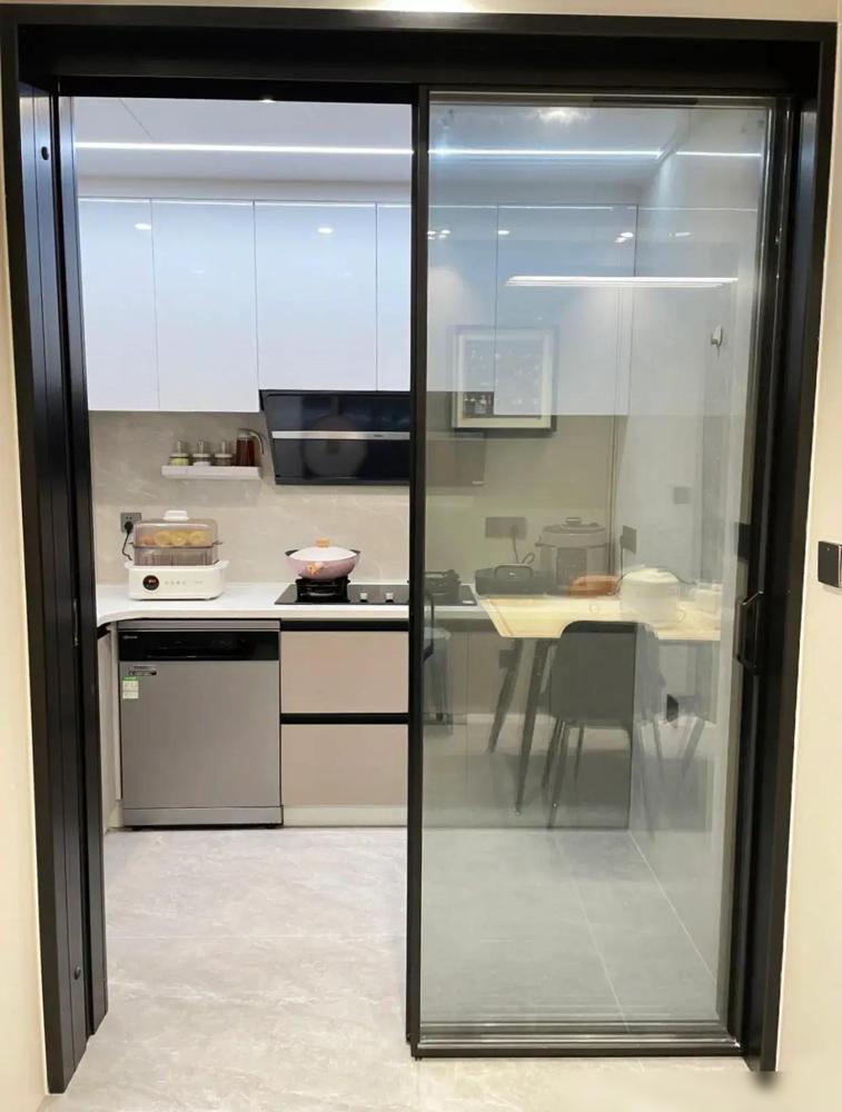 Kitchen or \"sliding door\"? It’s outdated, now the “PD door” is popular, it’s tight and looks good