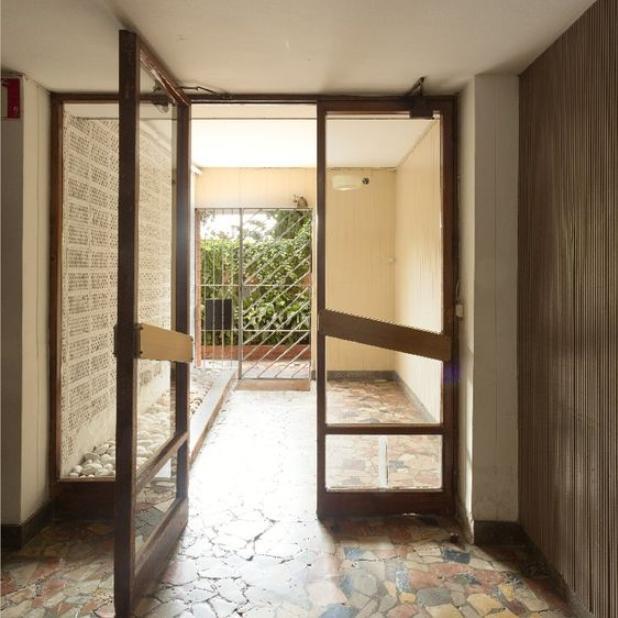 If you want to install two entrance doors, you need to install two, one for entrance and exit, and one for landscaping. No matter how you look at it, it looks classy.