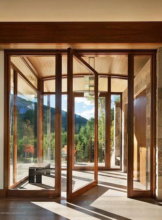 If you want to install two entrance doors, you need to install two, one for entrance and exit, and one for landscaping. No matter how you look at it, it looks classy.