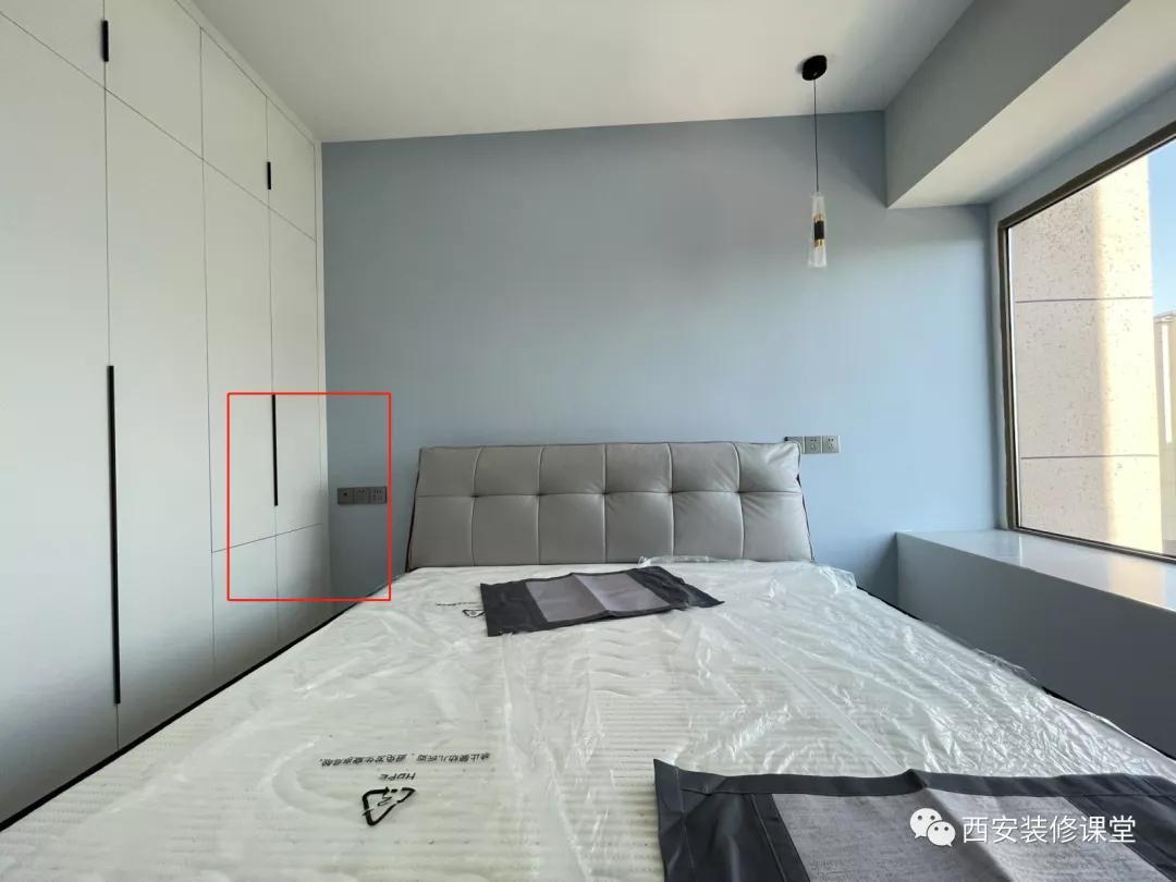 Which wardrobe door is better, sliding or sliding?