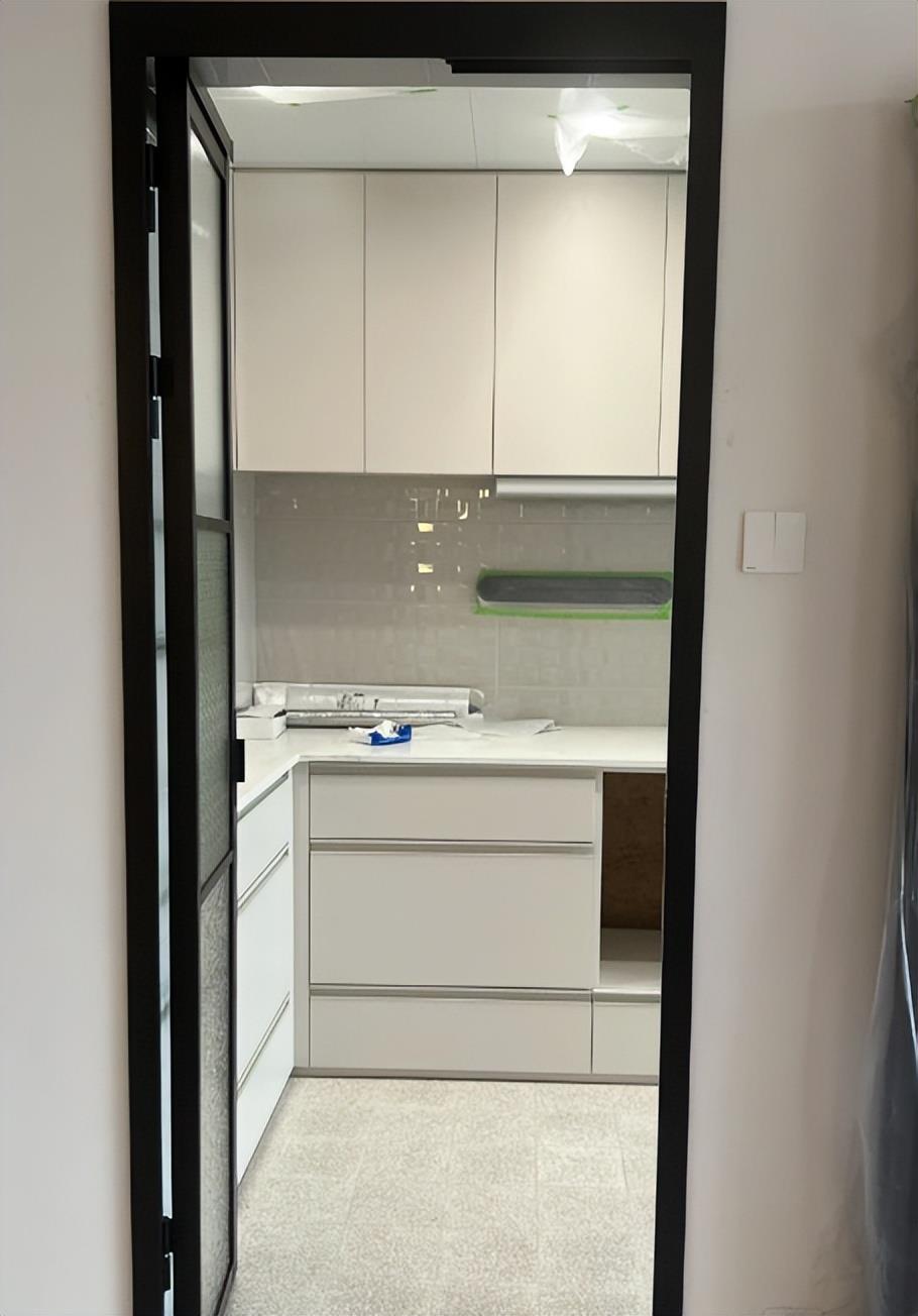 I didn\'t listen to the advice and insisted on making \"5 designs\" for the kitchen. It smelled really good after I moved in. Let me show it to everyone.