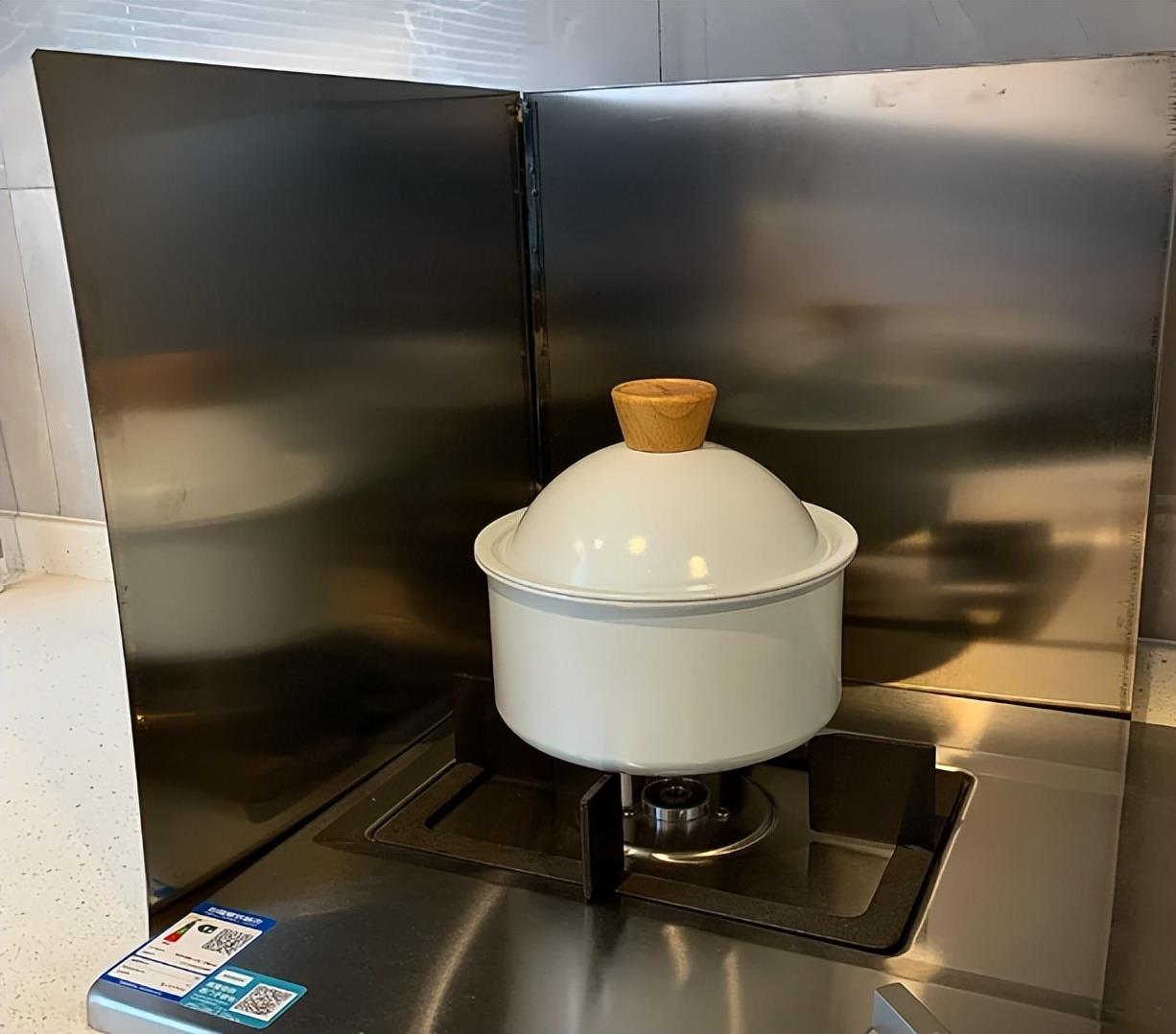 I didn\'t listen to the advice and insisted on making \"5 designs\" for the kitchen. It smelled really good after I moved in. Let me show it to everyone.