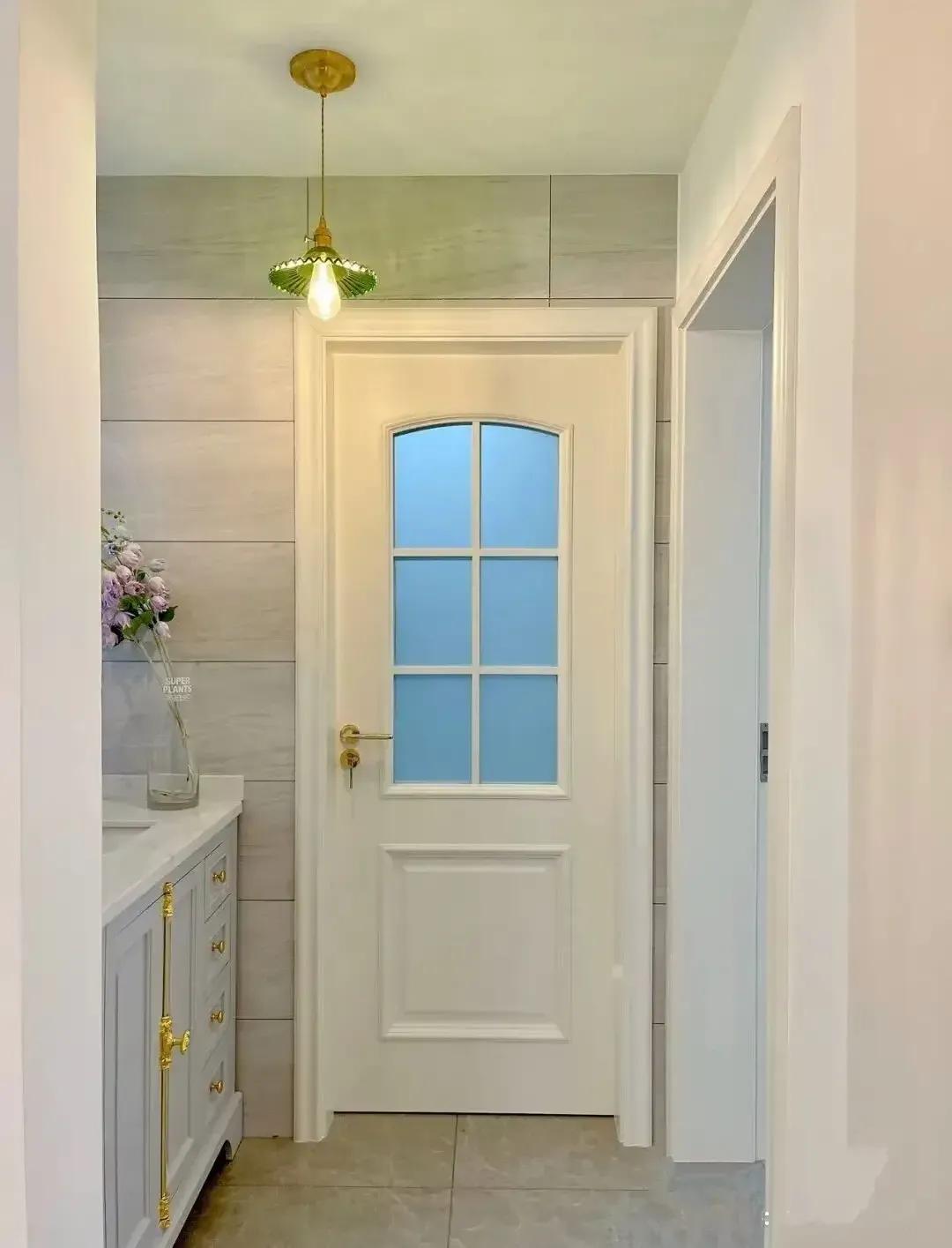 Actual photo of bathroom door decoration effect in new house decoration