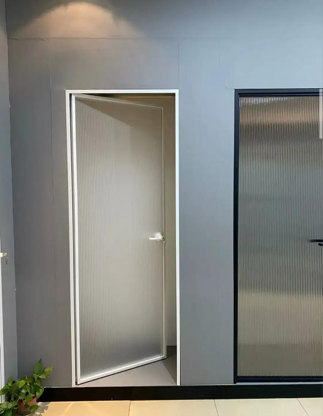Actual photo of bathroom door decoration effect in new house decoration
