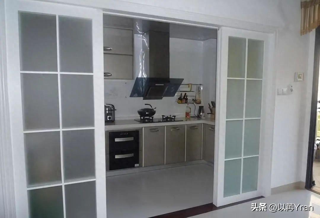 Why do more and more people not install sliding doors in their kitchens? Learn what Zhejiang people do, it’s beautiful and space-saving
