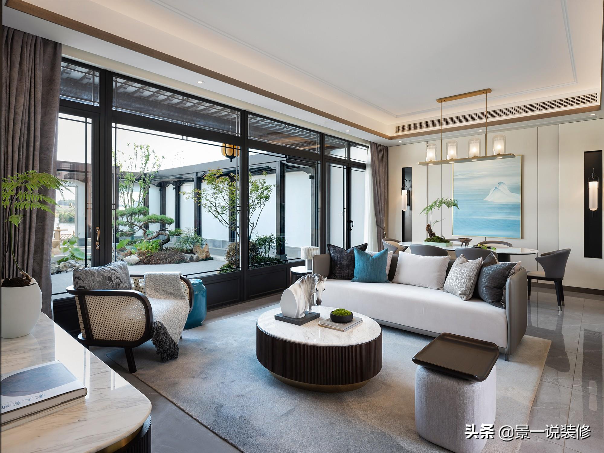 During the original decoration, the balcony and the living room were not merged, and a folding door was made. After moving in, I found that it was really wise.