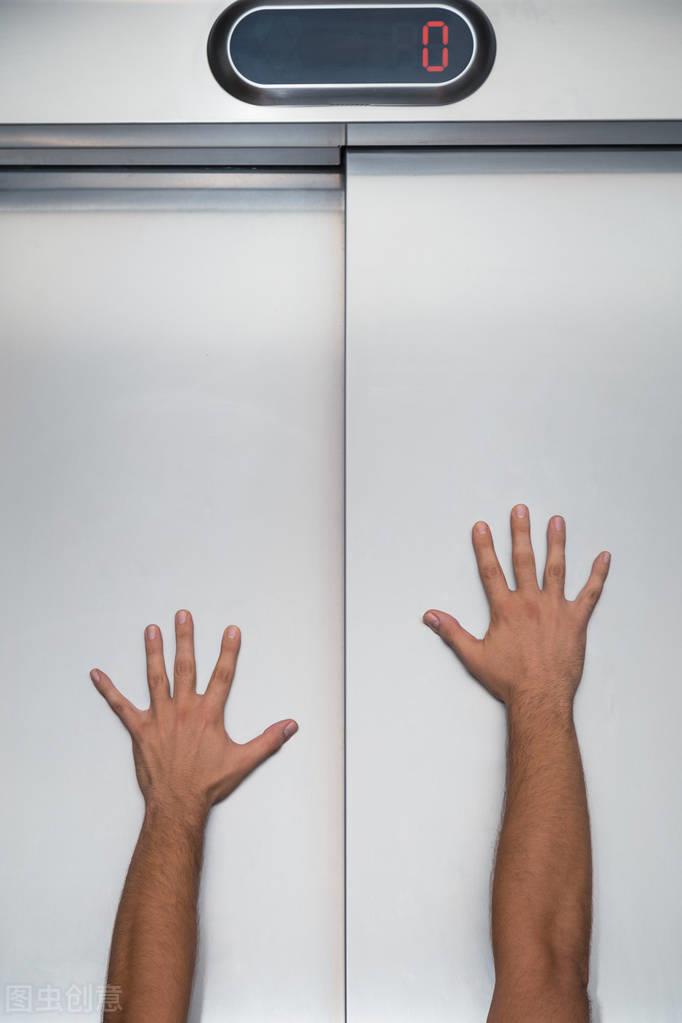 Sad! Boy trapped in elevator fell to death after saving himself! The elevator self-rescue method you know may be wrong