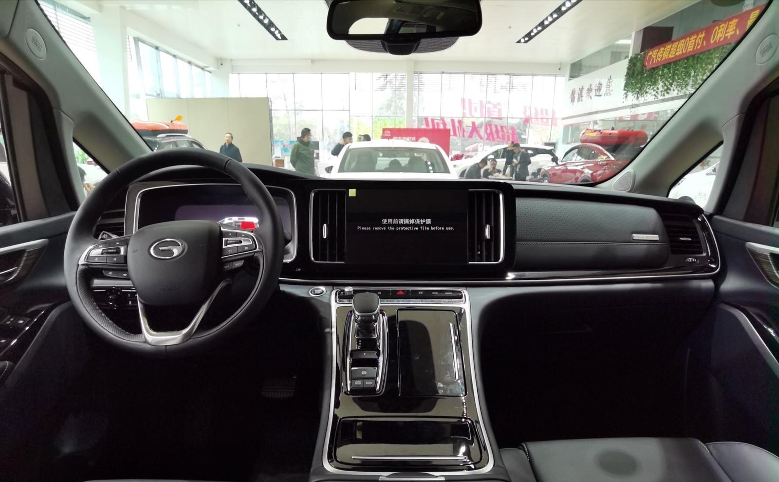 \"Alfa\" among domestic MPVs, 2.0T + electric doors, the new Trumpchi M8 is really domineering