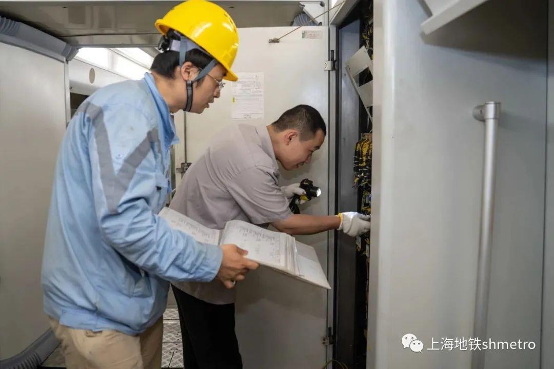 Pneumatic doors are converted into electric doors: Shanghai Metro retrofits the doors of some old models to improve operational reliability