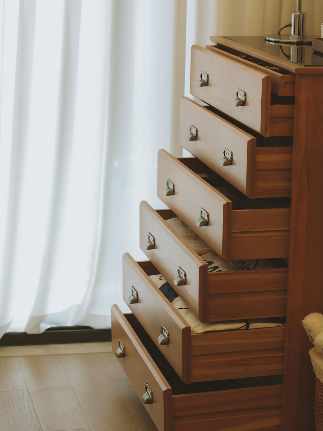 The second renovation abandoned these \"seemingly high-end\" designs and avoided many potential risks.