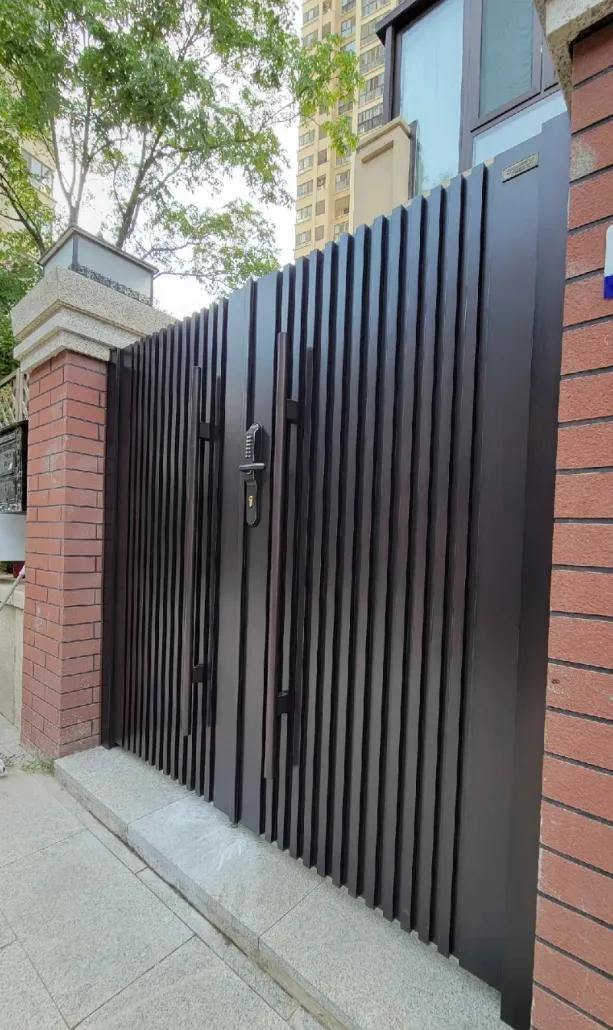 It’s just installed, it’s stylish enough (aluminum alloy patio door)