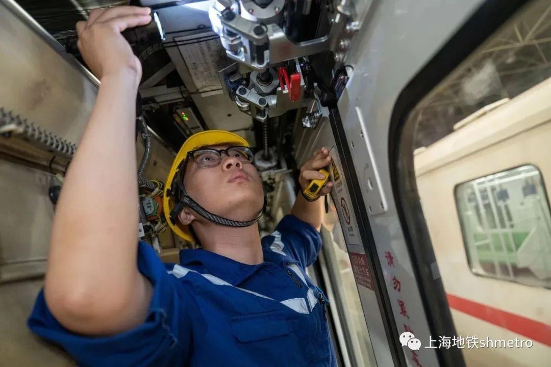 Pneumatic doors are converted into electric doors: Shanghai Metro retrofits the doors of some old models to improve operational reliability