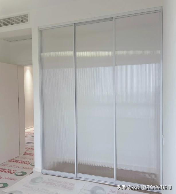 When making titanium-magnesium alloy doors for customized wardrobes, should I choose flat doors or sliding doors?
