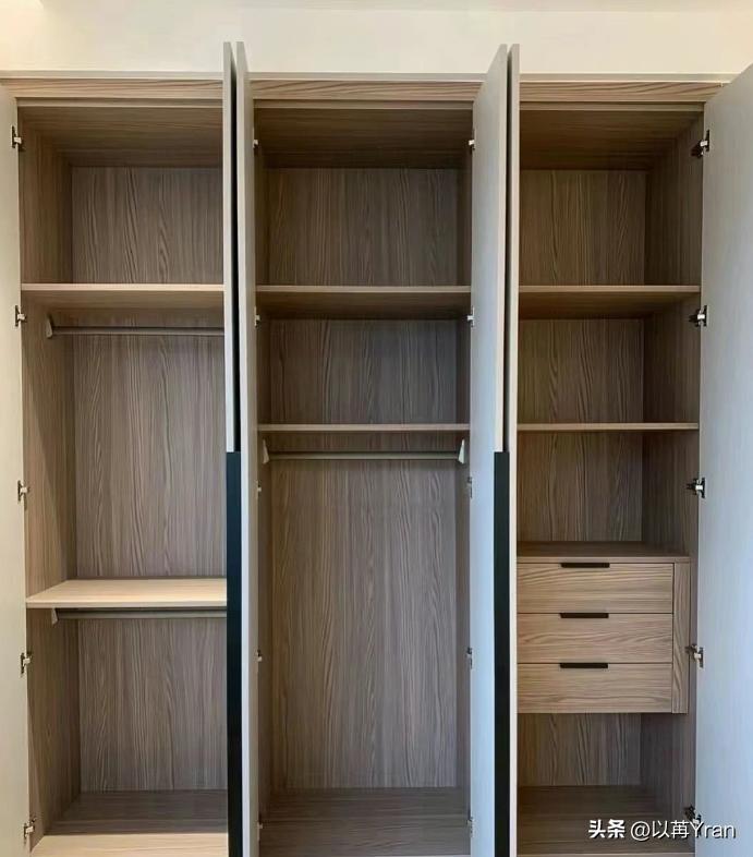 Sliding doors or swing doors for wardrobe? After experiencing this, I can’t help but feel uncomfortable saying these words. They are so true.