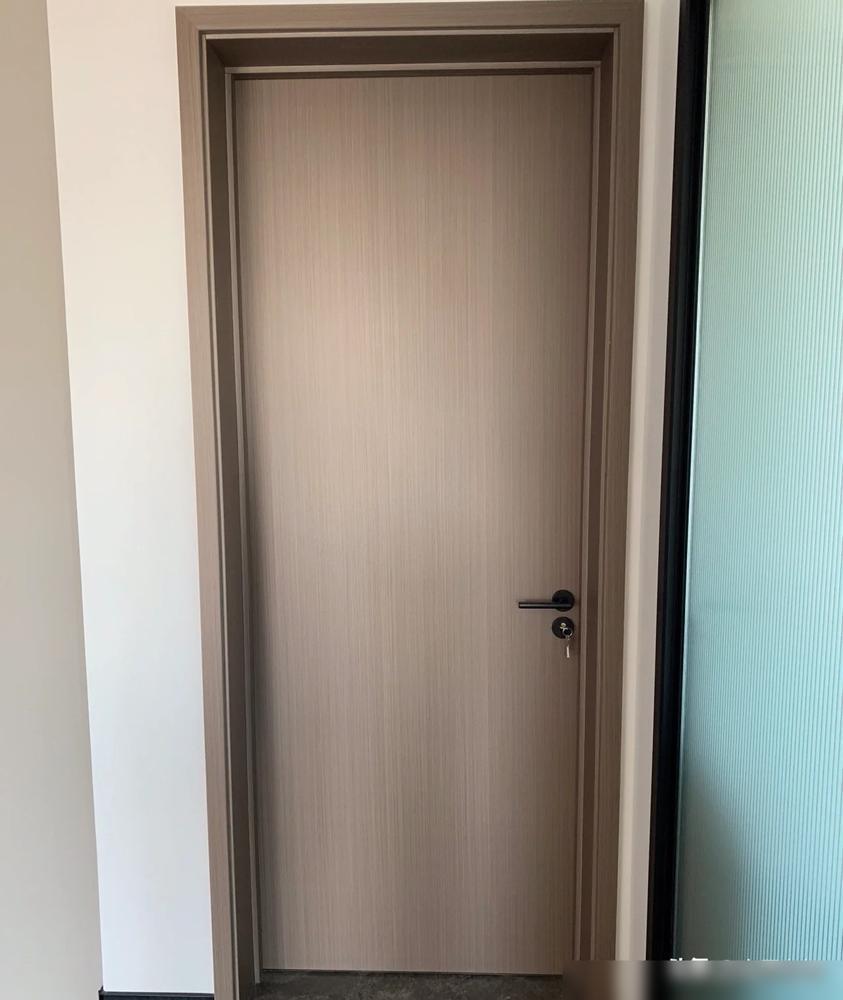 Should I choose paint-free or painted wooden doors? I didn\'t expect the difference to be so big! It’s practical if you choose the right one