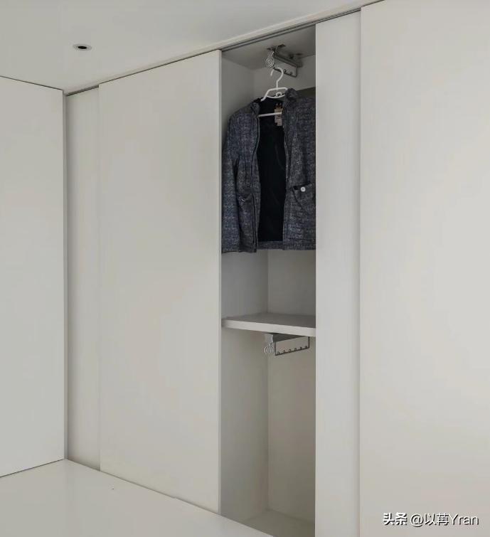 Sliding doors or swing doors for wardrobe? After experiencing this, I can’t help but feel uncomfortable saying these words. They are so true.