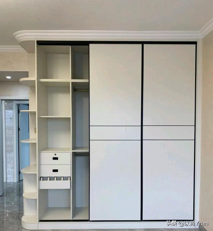Sliding doors or swing doors for wardrobe? After experiencing this, I can’t help but feel uncomfortable saying these words. They are so true.
