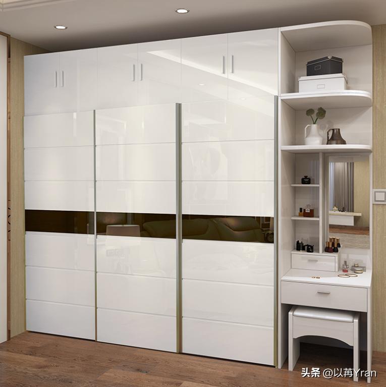 Sliding doors or swing doors for wardrobe? After experiencing this, I can’t help but feel uncomfortable saying these words. They are so true.