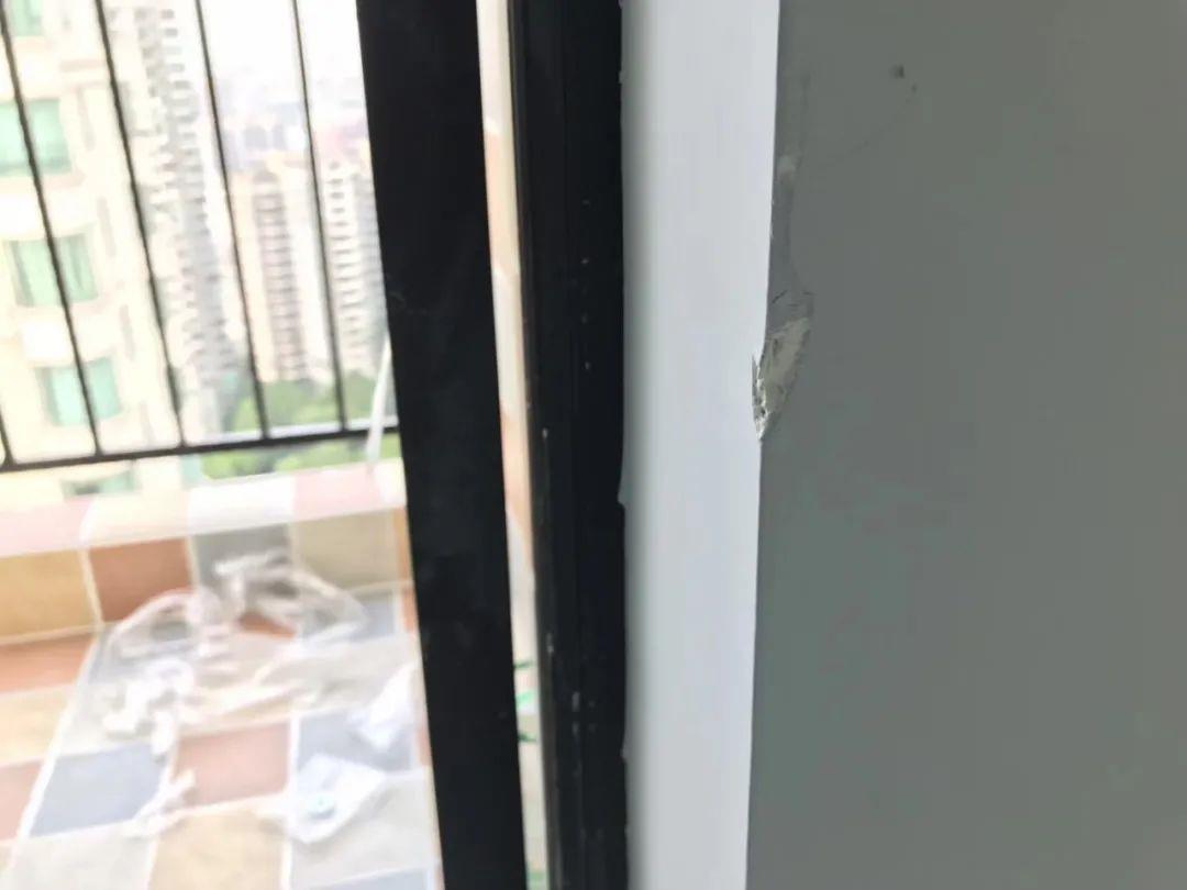 Install the door first, or put the wallpaper first? After installing it in the correct order, the closing details will be more beautiful.