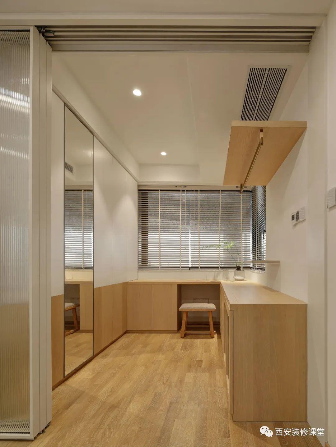 During decoration, where are mirror cabinet doors used?