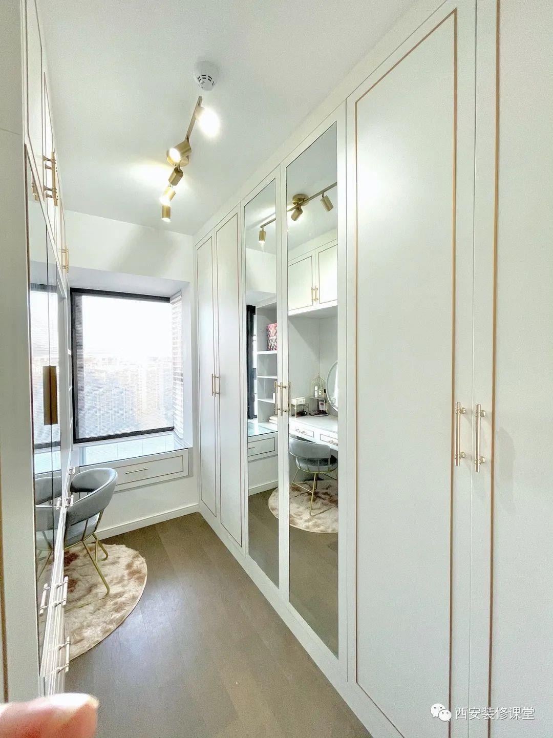 During decoration, where are mirror cabinet doors used?