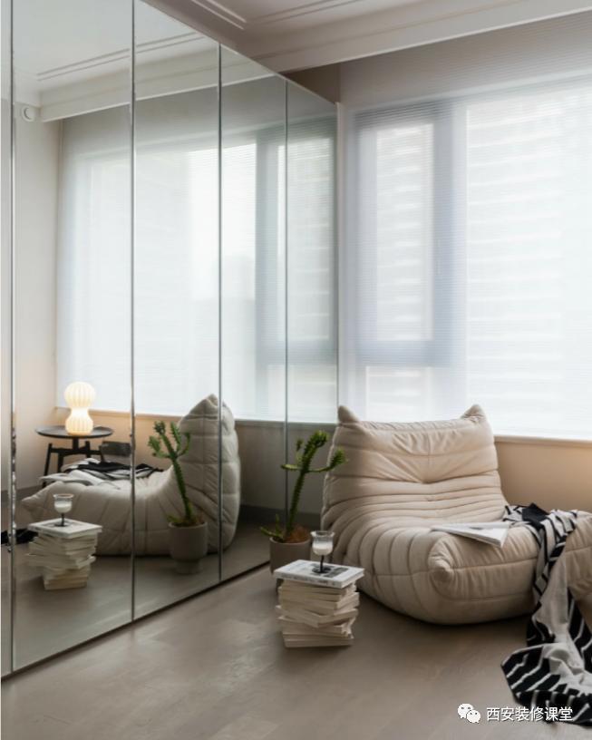 During decoration, where are mirror cabinet doors used?