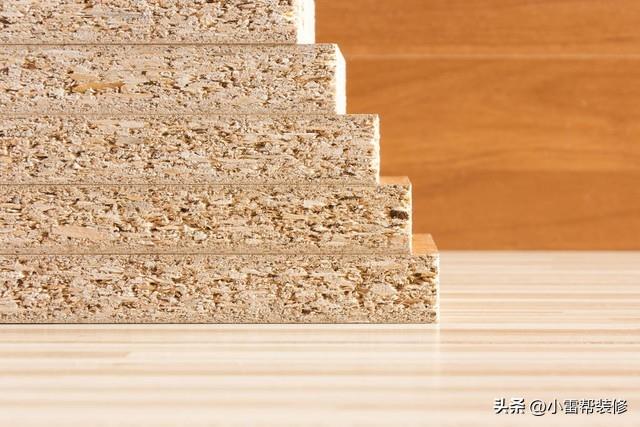 Should the wardrobe be made by carpentry or customized? How much is the price difference? Thanks for the reminder, master