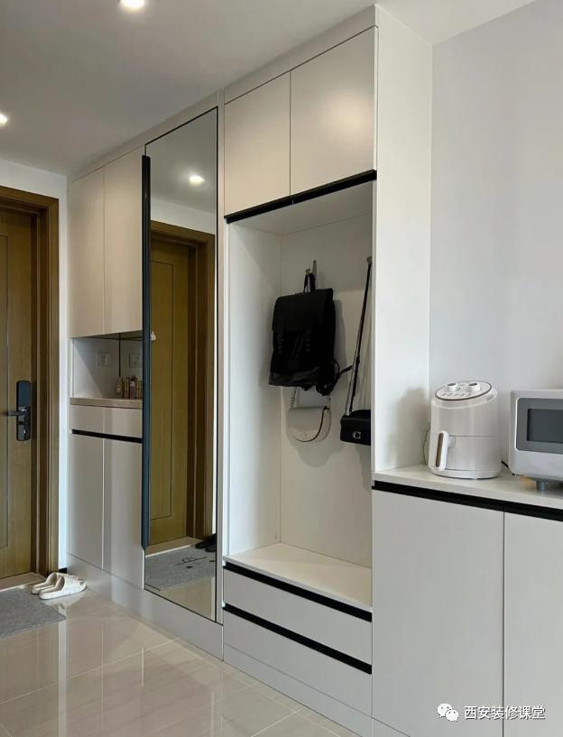 During decoration, where are mirror cabinet doors used?