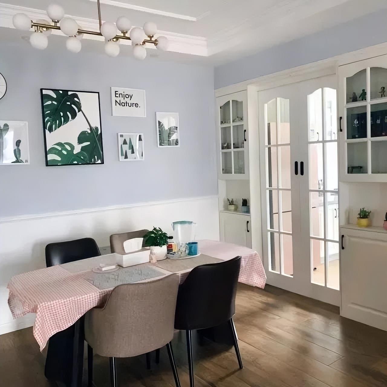The new house of a couple after 1990 is beautiful in the whole house.