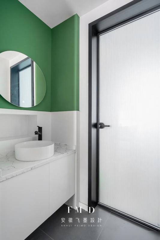 I don’t have a door cover when I checked in. I realized that money is saving, but I know whether it is practical or not.